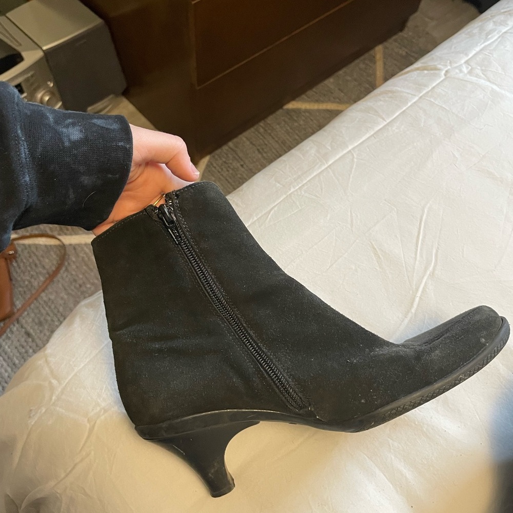 la canadienne short heeled bootie